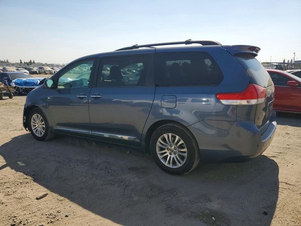 2013 TOYOTA SIENNA