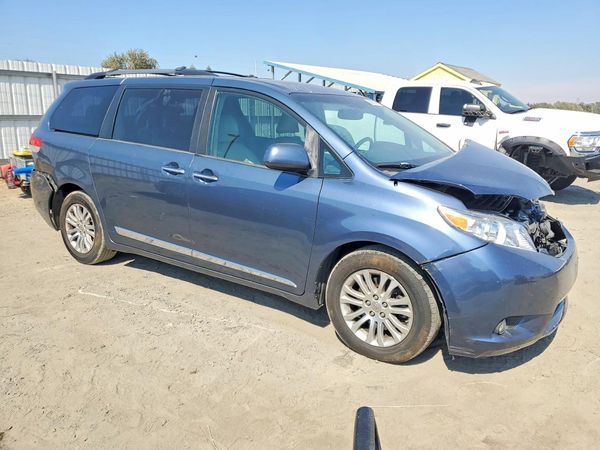 2013 TOYOTA SIENNA