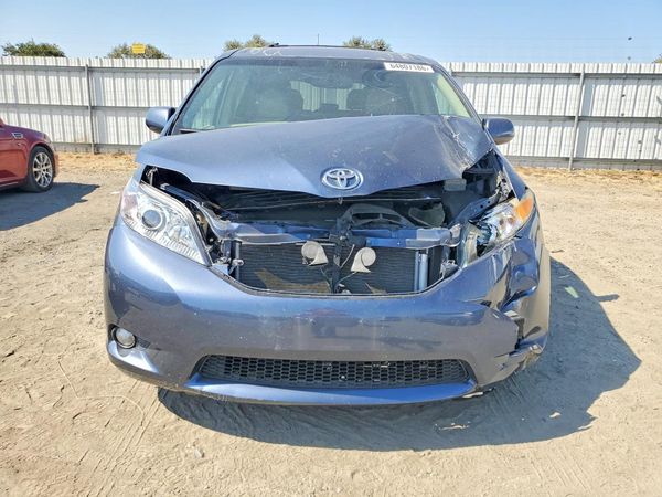 2013 TOYOTA SIENNA