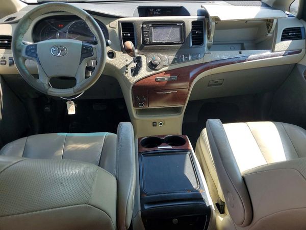 2013 TOYOTA SIENNA