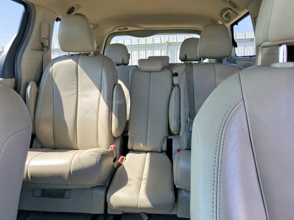 2013 TOYOTA SIENNA