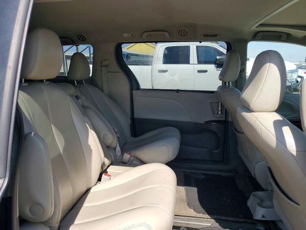 2013 TOYOTA SIENNA