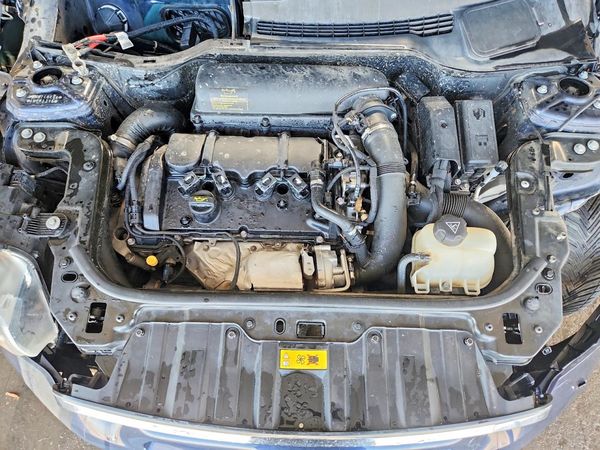 2014 MINI COOPER — Engine bay