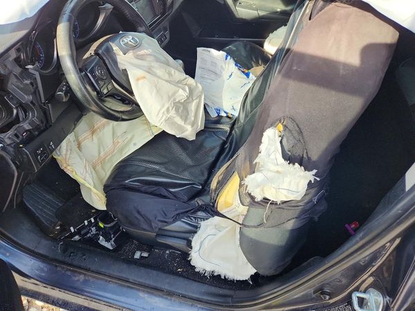 2015 TOYOTA COROLLA L/LE — DENT