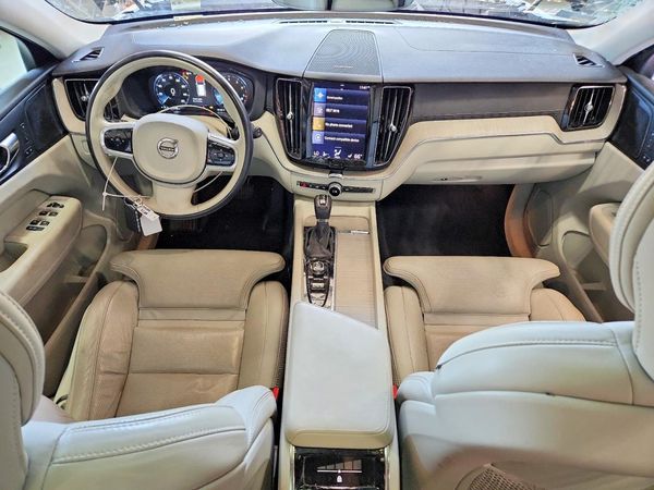 2021 VOLVO XC60