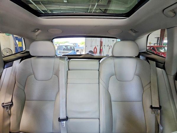 2021 VOLVO XC60