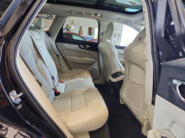 2021 VOLVO XC60