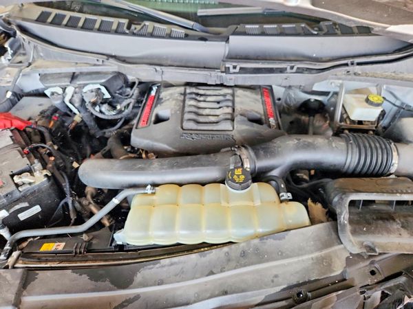 2023 FORD F150 SuperCrew-Raptor — Engine bay