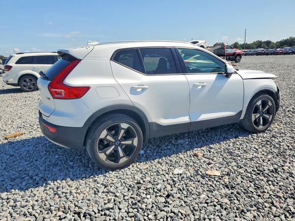 2022 VOLVO XC40 Momentum (excl S60)