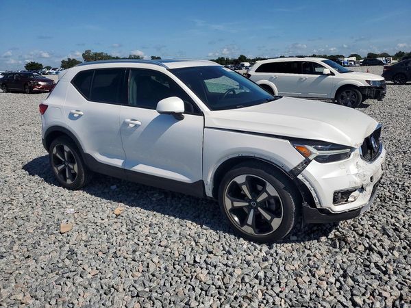 2022 VOLVO XC40 Momentum (excl S60)