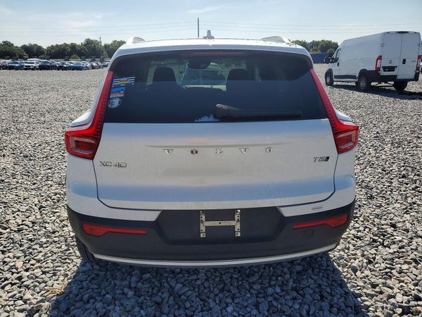 2022 VOLVO XC40 Momentum (excl S60)