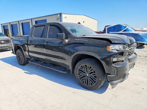 2019 CHEVROLET SILVERADO RST — Passenger 3/4