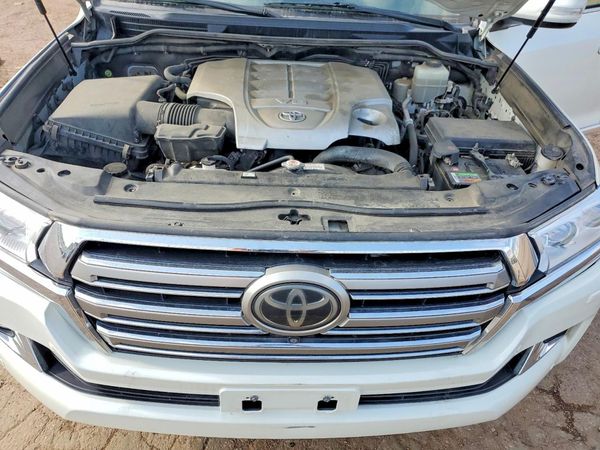 2018 TOYOTA LAND CRUISER VX-R