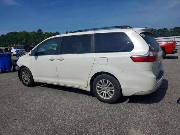 2017 TOYOTA SIENNA