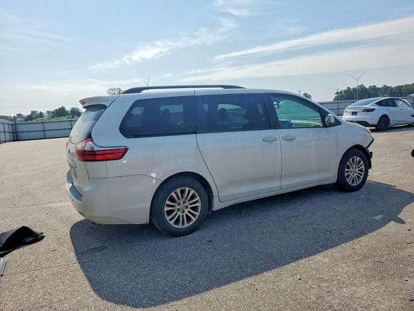 2017 TOYOTA SIENNA