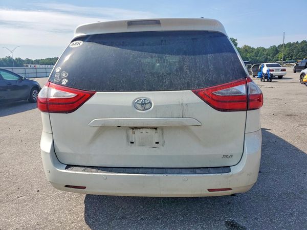 2017 TOYOTA SIENNA
