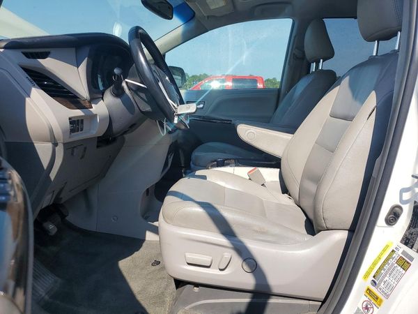 2017 TOYOTA SIENNA