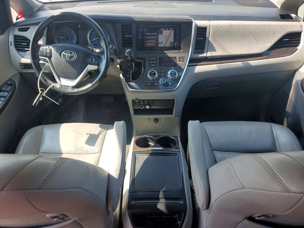 2017 TOYOTA SIENNA