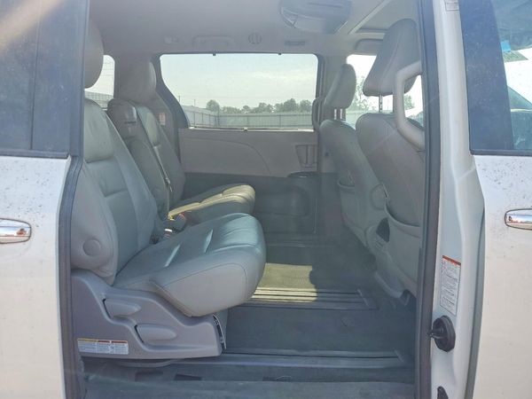 2017 TOYOTA SIENNA