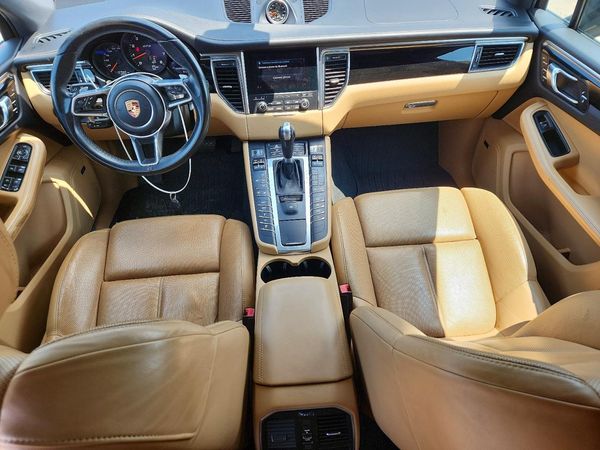 2017 PORSCHE MACAN