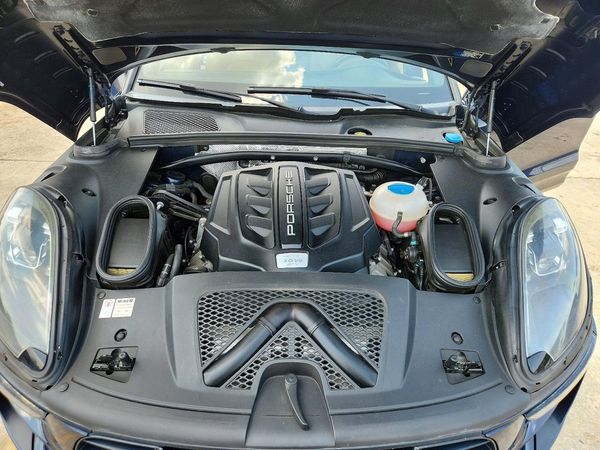 2017 PORSCHE MACAN