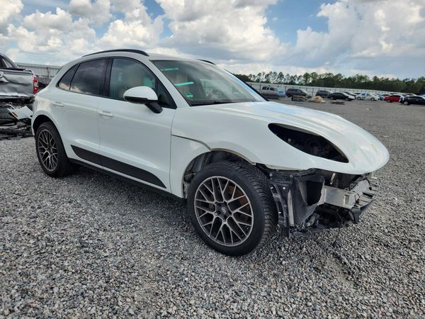 2017 PORSCHE MACAN