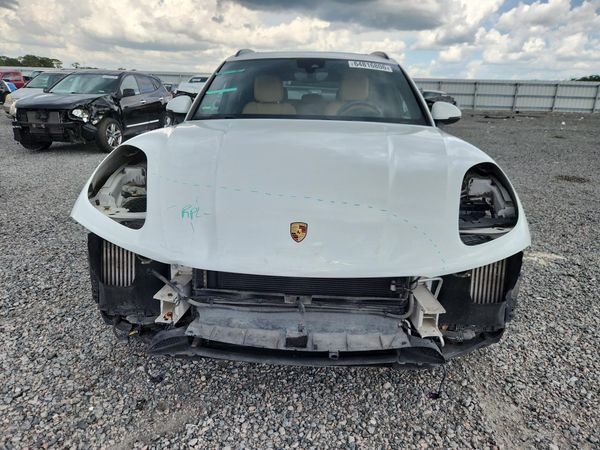 2017 PORSCHE MACAN