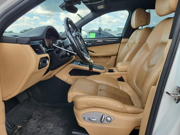 2017 PORSCHE MACAN