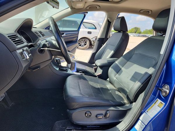 2017 VOLKSWAGEN PASSAT SE