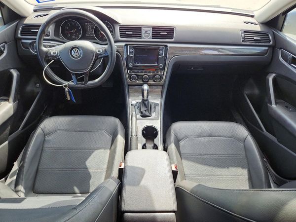 2017 VOLKSWAGEN PASSAT SE