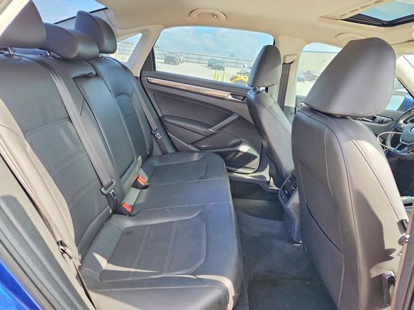 2017 VOLKSWAGEN PASSAT SE