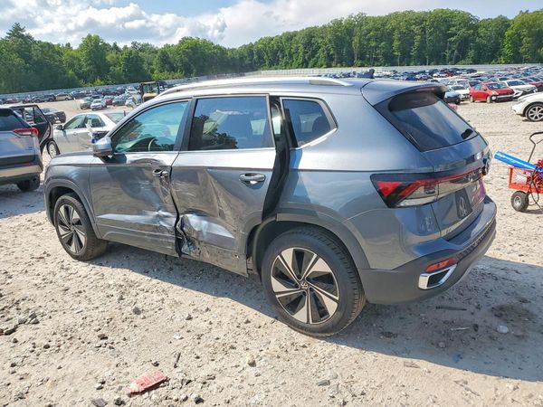 2025 VOLKSWAGEN TAOS 4Motion SE
