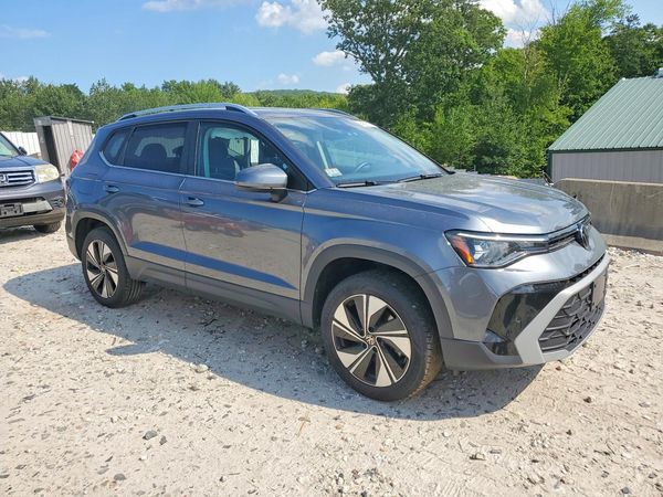 2025 VOLKSWAGEN TAOS 4Motion SE