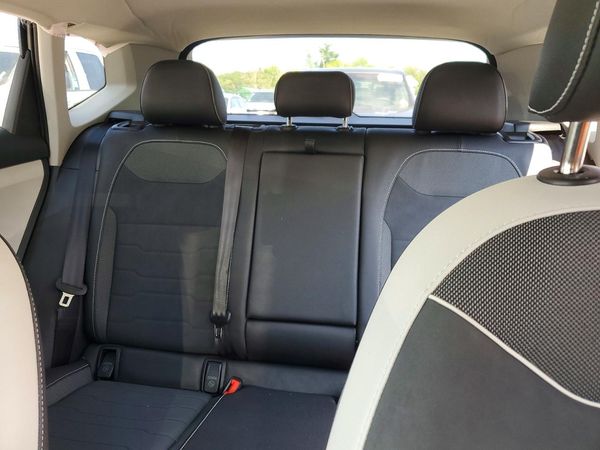 2025 VOLKSWAGEN TAOS 4Motion SE