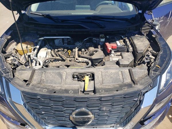 2021 NISSAN ROGUE SV — Engine bay