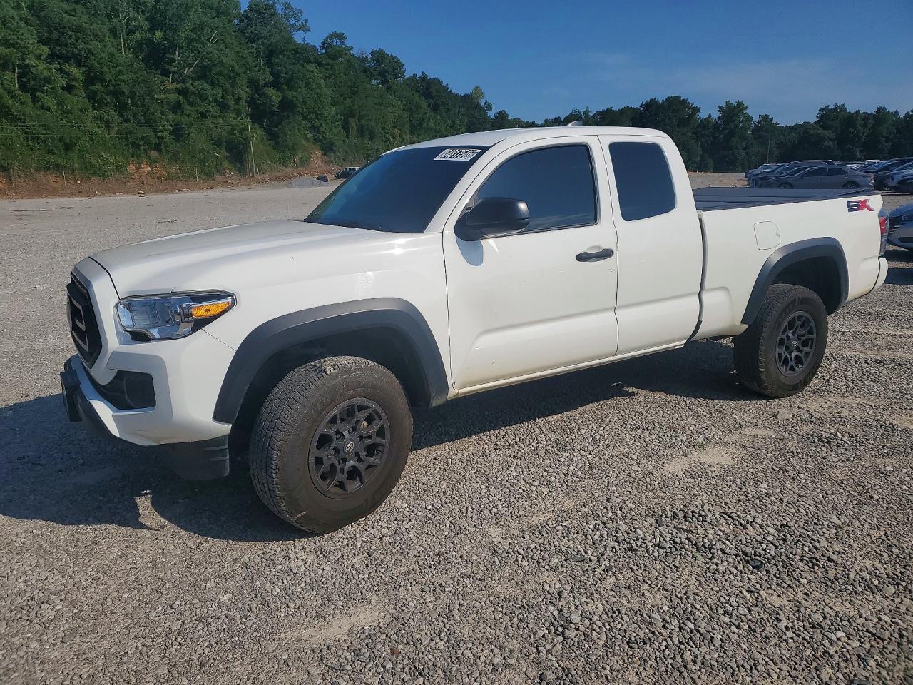 2021 TOYOTA TACOMA SR5 — Front 3/4