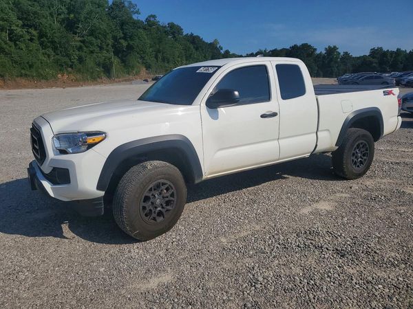 2021 TOYOTA TACOMA SR5 — Front 3/4