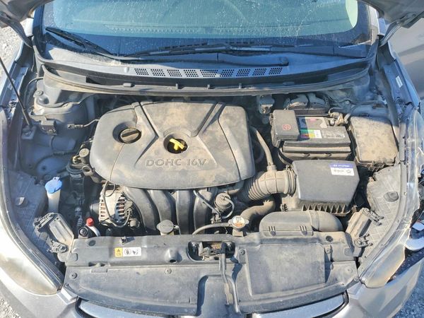 2012 HYUNDAI ELANTRA