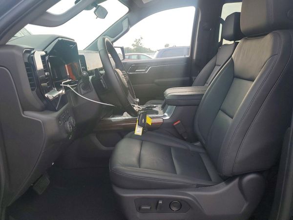 2026 CHEVROLET SILVERADO Trail Boss - LT — DENT