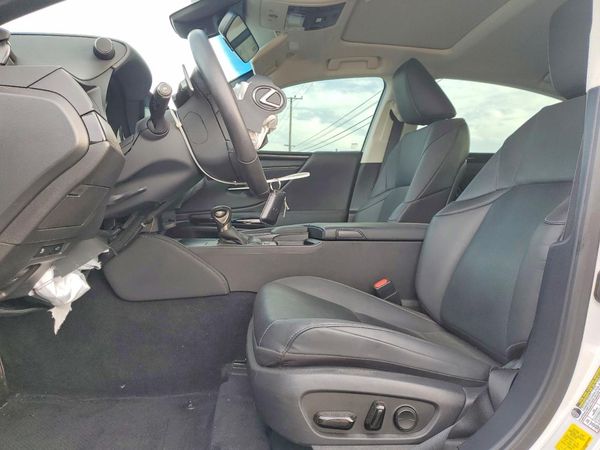 2022 LEXUS ES 300H
