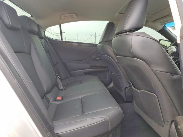 2022 LEXUS ES 300H