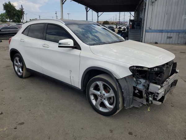 2019 MERCEDES-BENZ GLA