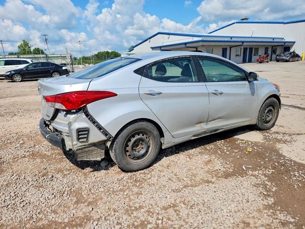 2013 HYUNDAI ELANTRA