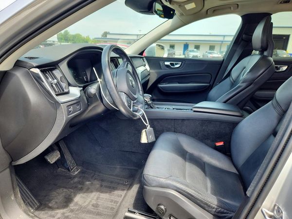 2019 VOLVO XC60 Momentum