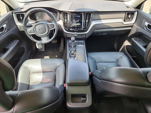 2019 VOLVO XC60 Momentum