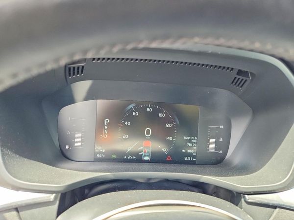 2019 VOLVO XC60 Momentum