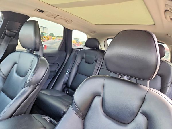 2019 VOLVO XC60 Momentum