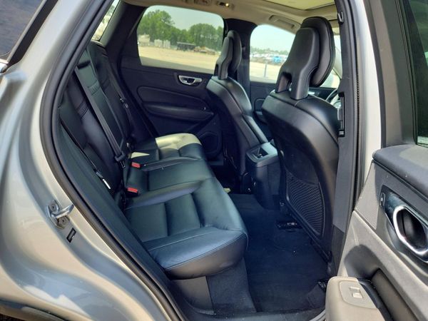 2019 VOLVO XC60 Momentum