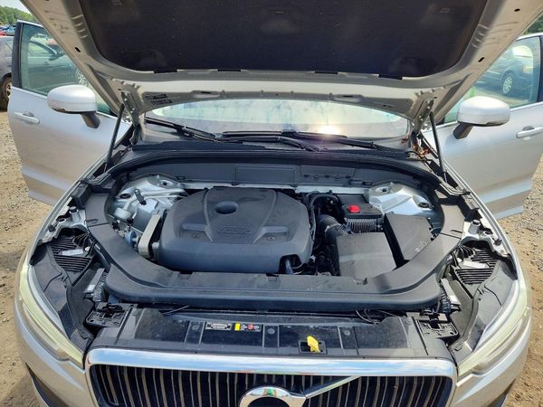2019 VOLVO XC60 Momentum