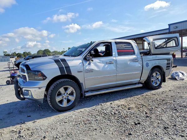 2016 RAM 1500 SLT CREW CAB 4X4